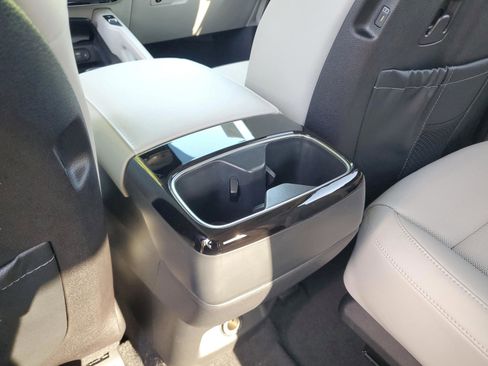 New 2025 Kia Telluride S image 25