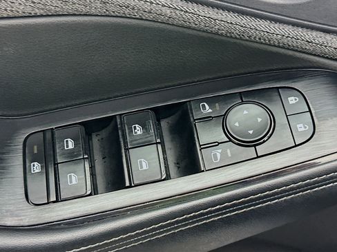 Used 2023 Nissan Rogue SV image 15