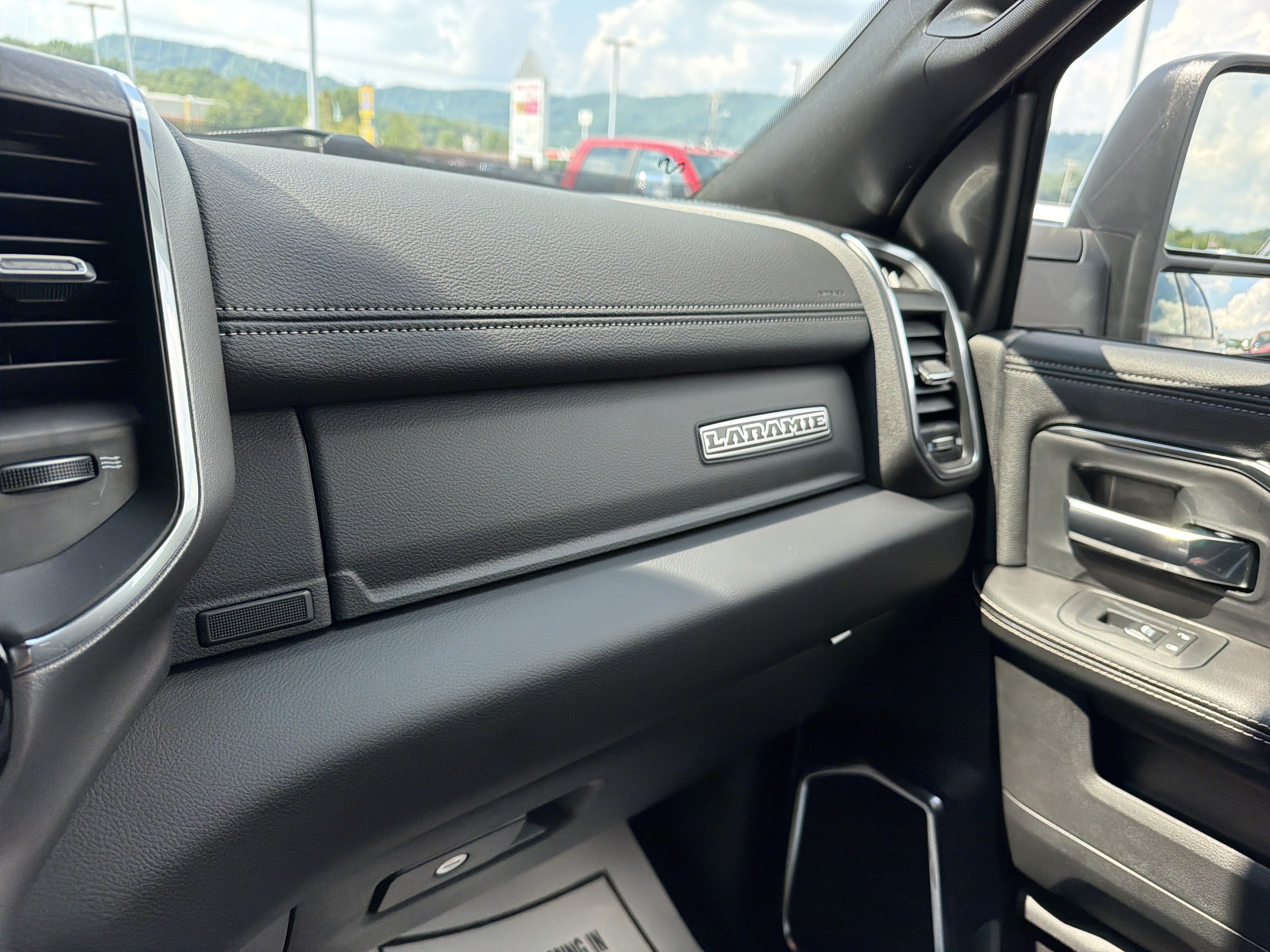 New 2027 RAM 2500 Laramie AWD/4WD image 25