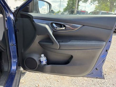 Used 2019 Nissan Rogue SV AWD/4WD image 10