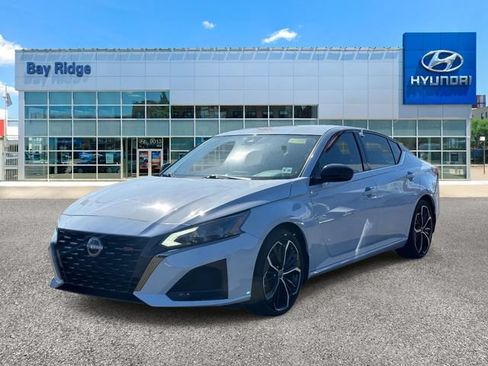 Used 2024 Nissan Altima 2.5 SR FWD image 2