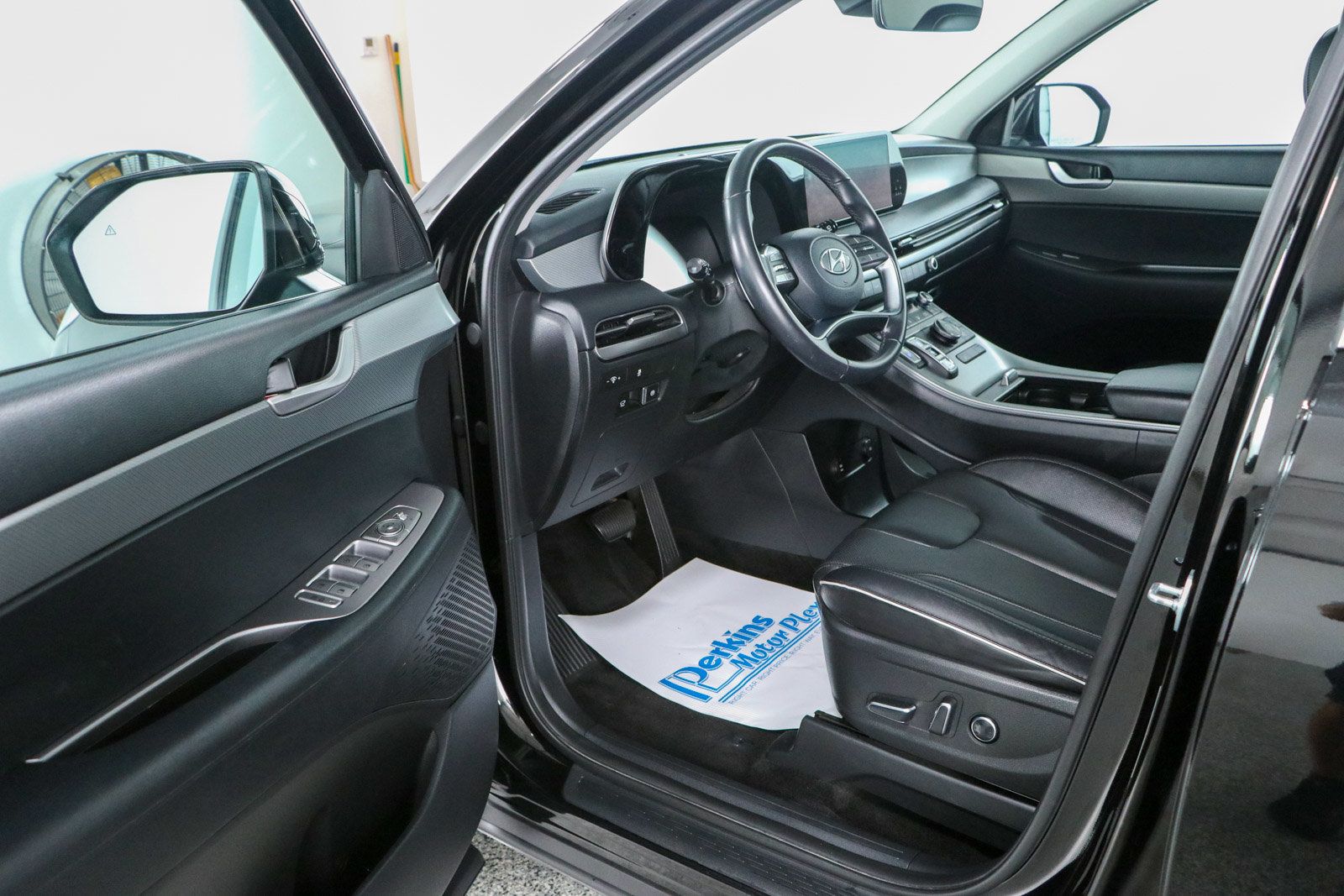 Used 2025 Hyundai Palisade SEL FWD image 3