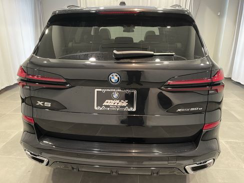 Used 2026 BMW X5 xDrive50e w/ M Sport Package image 5