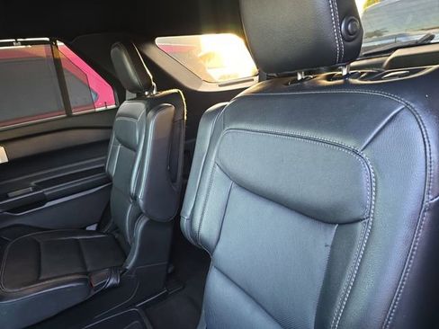 Used 2020 Ford Explorer Limited image 11