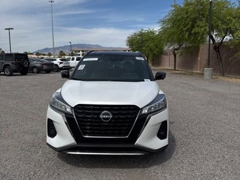 Used 2023 Nissan Kicks SR w/ SR Premium Package image 2