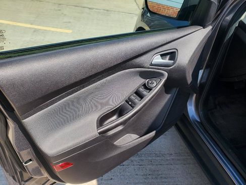 Used 2014 Ford Focus SE FWD image 15