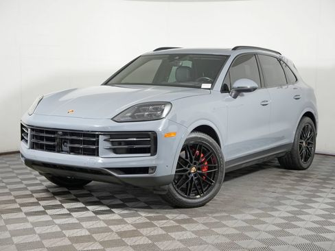 Certified 2024 Porsche Cayenne AWD/4WD image 1