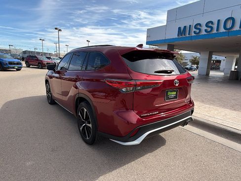Used 2022 Toyota Highlander XSE image 3