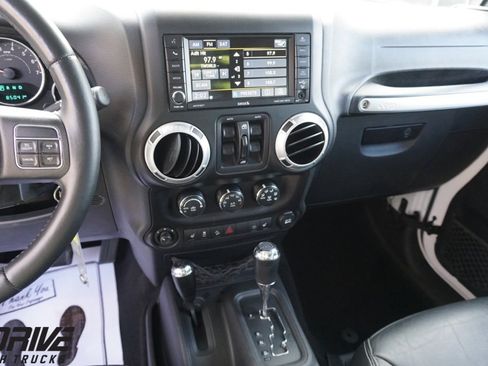 Used 2015 Jeep Wrangler Unlimited Sahara w/ Connectivity Group image 21