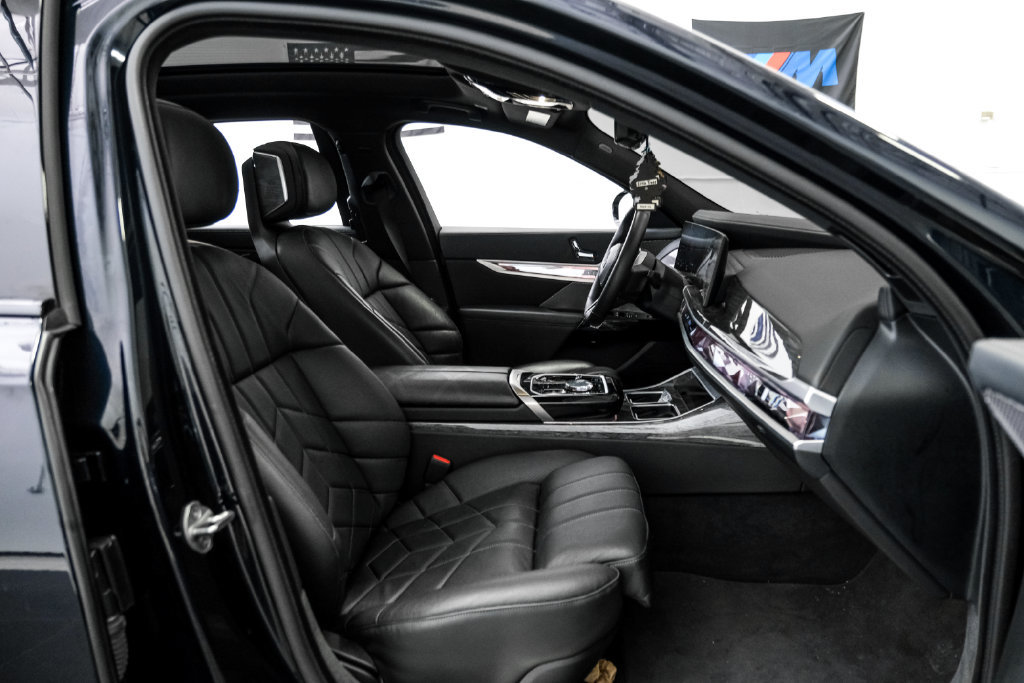 Used 2024 BMW i7 xDrive60 AWD/4WD image 30