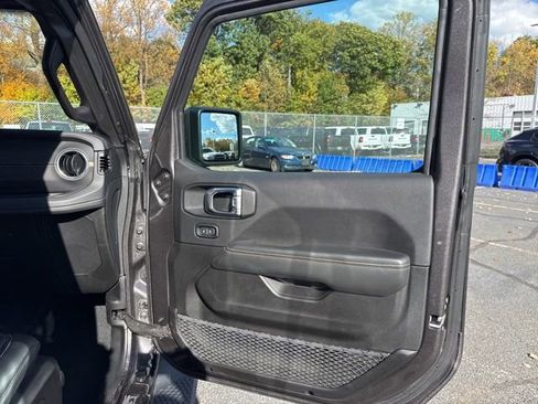 Used 2024 Jeep Wrangler Sahara image 37