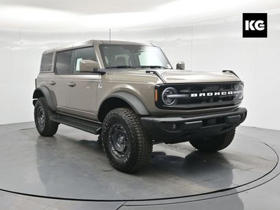 New 2025 Ford Bronco Outer Banks w/ Sasquatch Package
