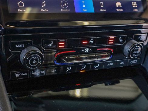 Used 2023 Jeep Grand Cherokee Limited image 19