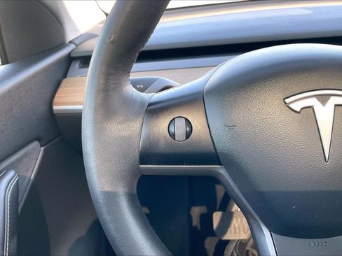 Used 2021 Tesla Model Y Long Range AWD/4WD image 18