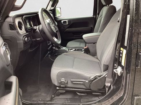 Certified 2025 Jeep Wrangler Unlimited Sahara AWD/4WD image 9