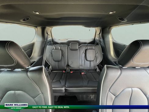 Used 2024 Chrysler Pacifica Limited w/ S Appearance Package image 15