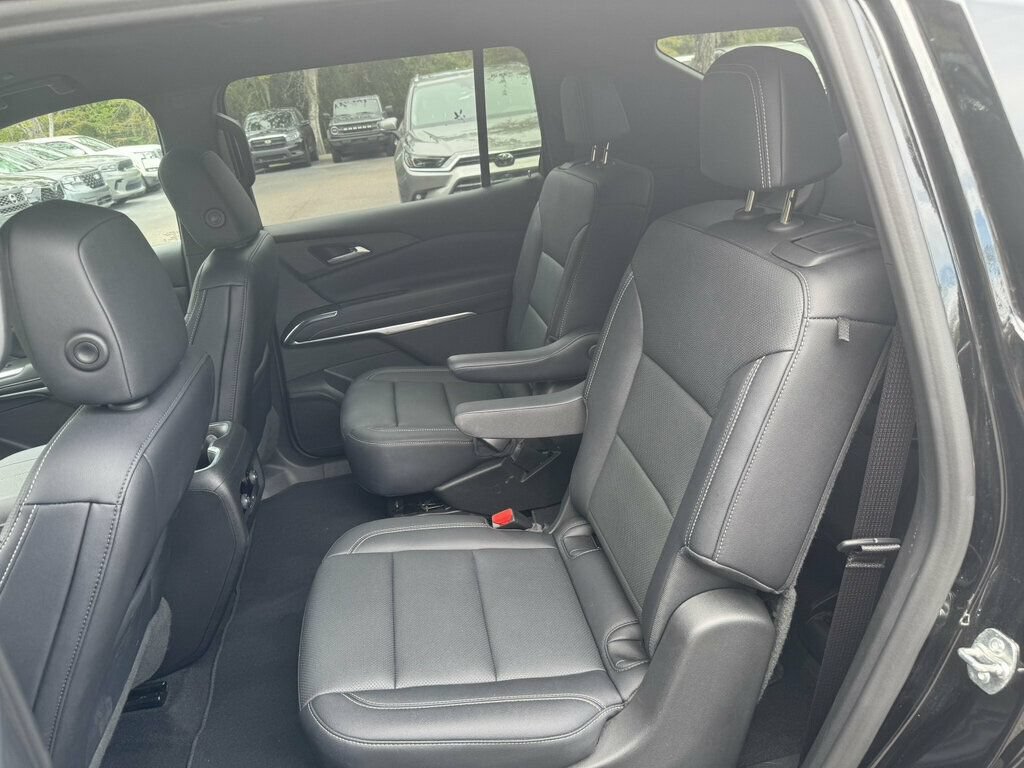 Used 2026 Chevrolet Traverse LT AWD/4WD image 7