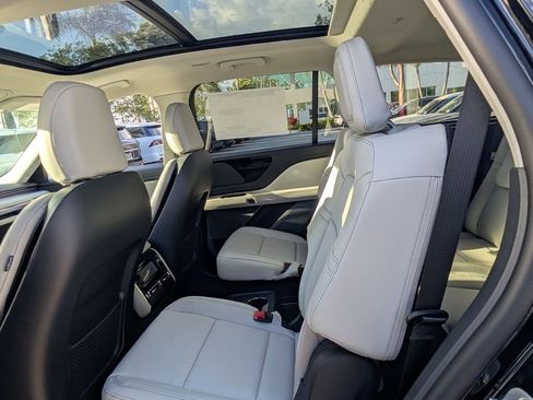 New 2026 Lincoln Aviator 2WD image 13