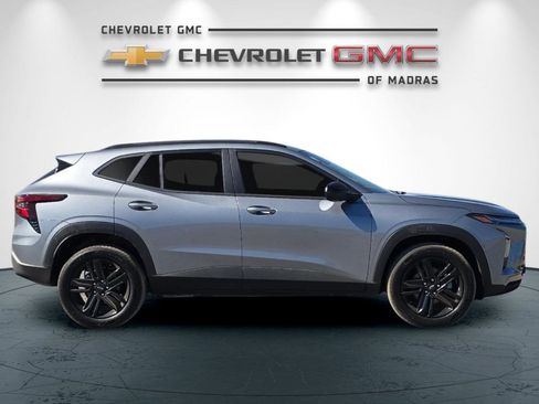 New 2026 Chevrolet Trax RS w/ Driver Confidence Package image 2