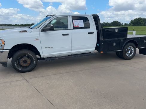 Used 2022 RAM 3500 Tradesman w/ Chrome Appearance Group AWD/4WD image 3