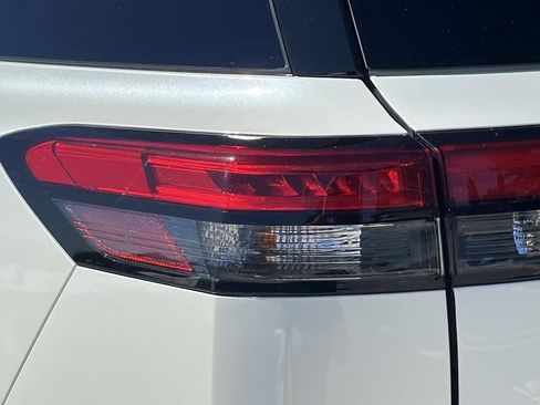 Used 2024 Nissan Pathfinder SL w/ SL Premium Package image 10