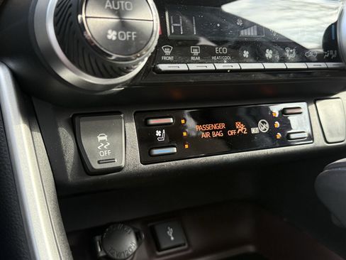 Used 2022 Toyota RAV4 Limited image 6