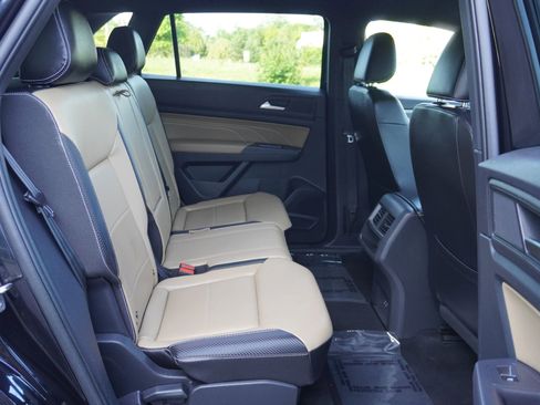 Used 2021 Volkswagen Atlas Cross Sport SE FWD image 13