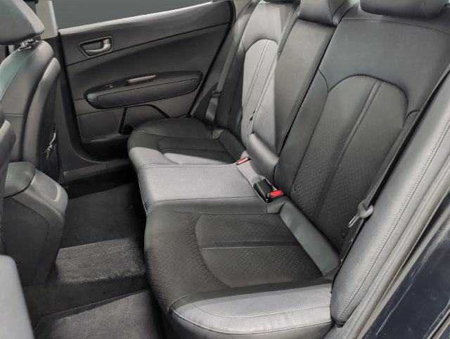 Used 2020 Kia Optima SE FWD image 23