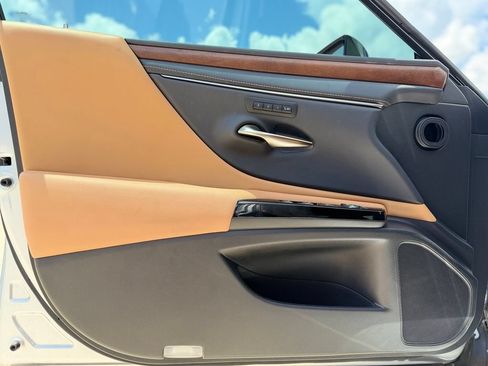 Used 2023 Lexus ES 350 w/ Premium Package FWD image 13