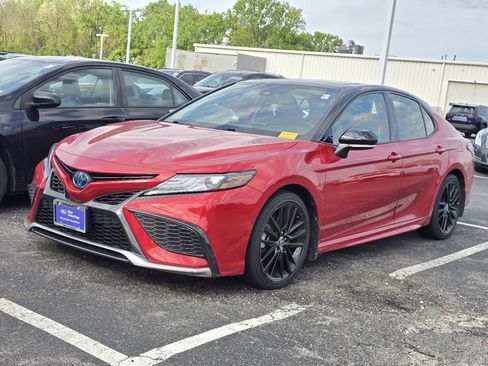 Used 2022 Toyota Camry XSE w/ Cold Weather Package FWD image 3