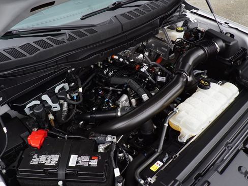 Certified 2024 Ford F150 Platinum w/ FX4 Off-Road Package AWD/4WD image 45