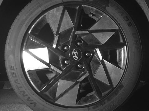 Used 2025 Hyundai Kona SEL FWD image 13