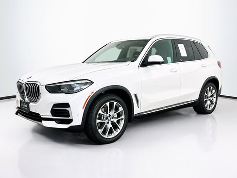Used 2022 BMW X5 xDrive40i AWD/4WD image 3