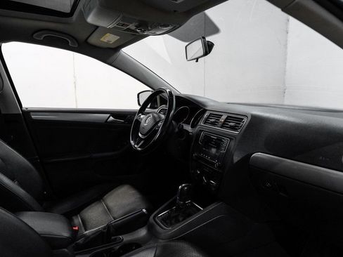 Used 2017 Volkswagen Jetta SE image 29