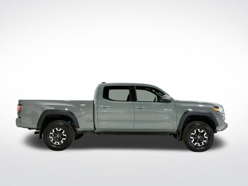Used 2022 Toyota Tacoma TRD Off-Road w/ TRD Premium Off Road Package image 11