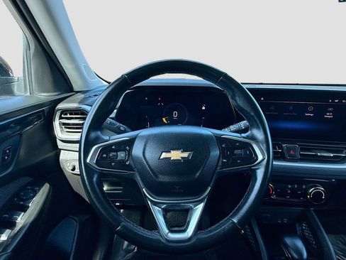 Used 2024 Chevrolet TrailBlazer LT w/ LT Cold Weather Package FWD image 11
