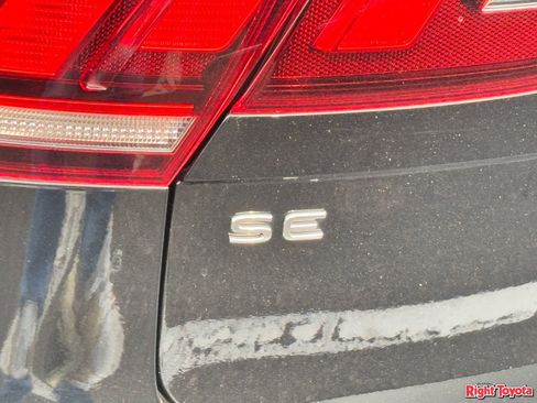 Used 2022 Volkswagen Tiguan SE R-Line image 11