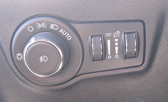 Used 2024 Jeep Compass Latitude AWD/4WD image 13