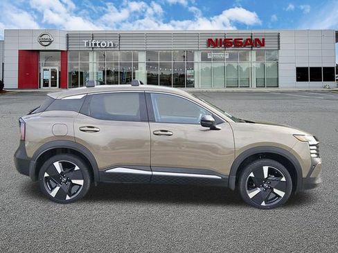 New 2026 Nissan Kicks SR w/ Cold Weather Package FWD image 3