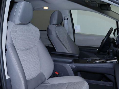 Used 2024 Toyota Sienna LE AWD/4WD image 24