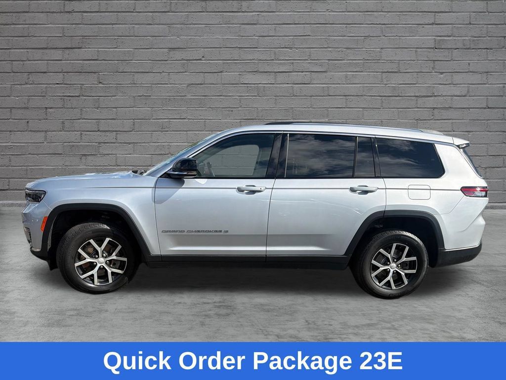 Used 2023 Jeep Grand Cherokee L Limited AWD/4WD image 5