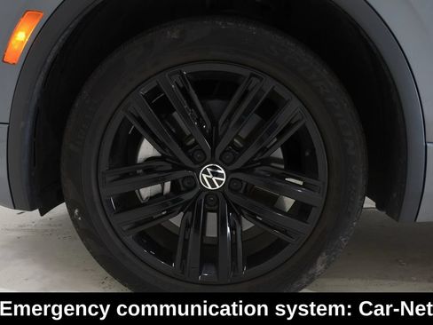 Used 2022 Volkswagen Tiguan SE R-Line AWD/4WD image 9