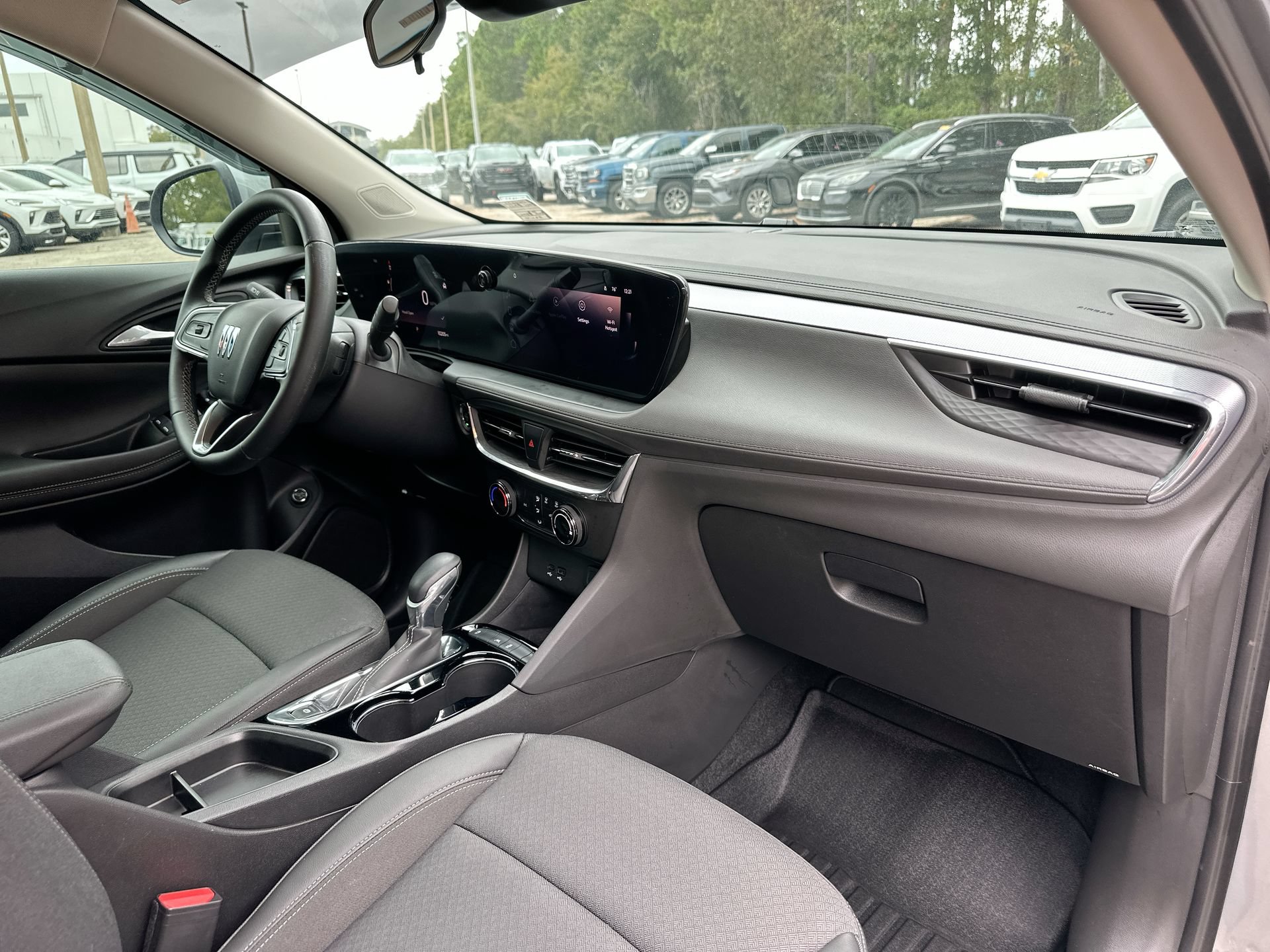 Used 2025 Buick Encore GX Preferred FWD image 28