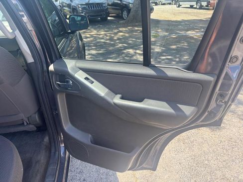 Used 2012 Nissan Pathfinder S image 18