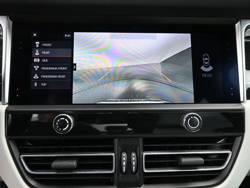 Used 2022 Porsche Macan image 19