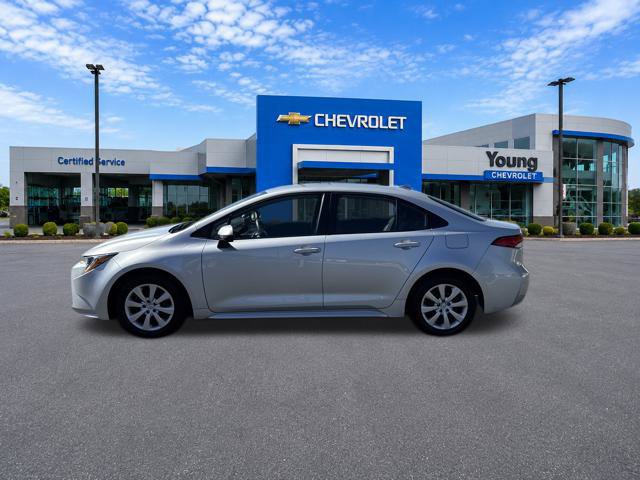 Used 2025 Toyota Corolla LE FWD image 4