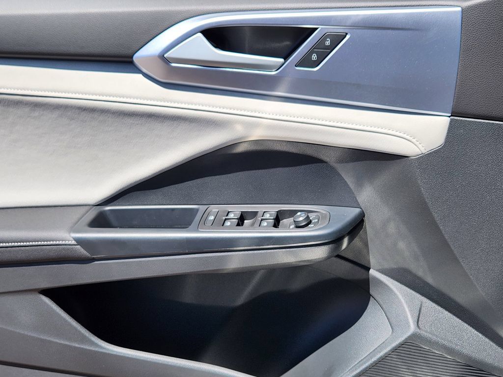 New 2026 Volkswagen Taos SE AWD/4WD image 12