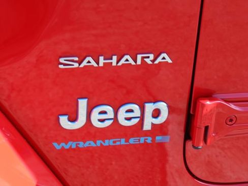 Used 2024 Jeep Wrangler Unlimited Sahara AWD/4WD image 7
