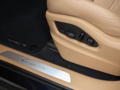 Certified 2023 Porsche Cayenne AWD/4WD image 26