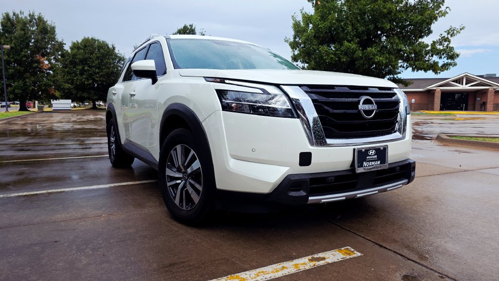 Used 2024 Nissan Pathfinder SL AWD/4WD image 7
